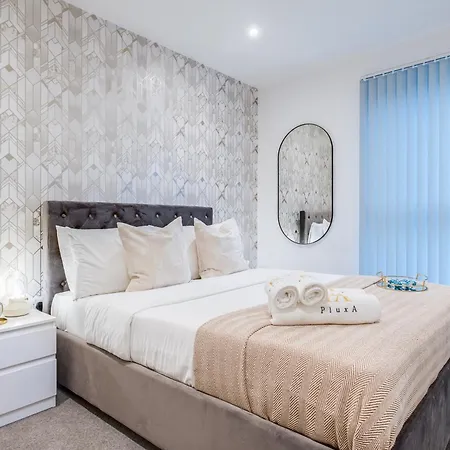 Pluxa Creme Opulence 5 Star Beautiful High End In Centre Birmingham