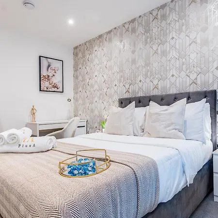 Pluxa Creme Opulence 5 Star Beautiful High End In Centre * Birmingham