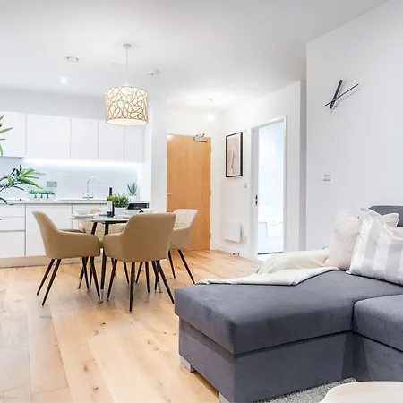 Pluxa Creme Opulence 5 Star Beautiful High End In Centre