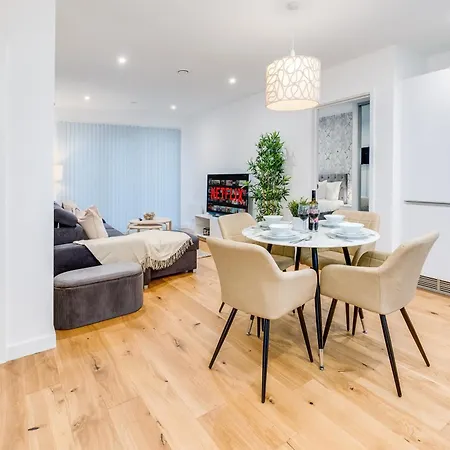 Pluxa Creme Opulence 5 Star Beautiful High End In Centre